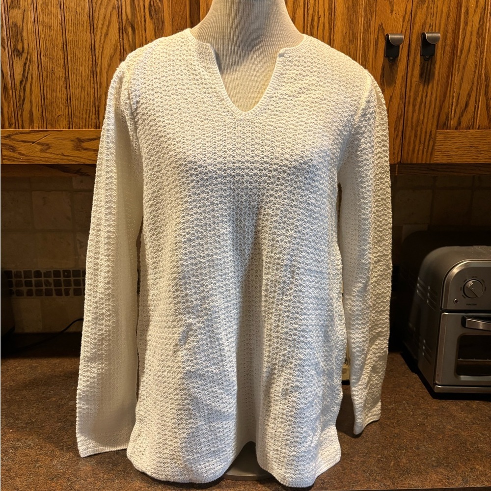 💙White Textured Long Sleeve sweater